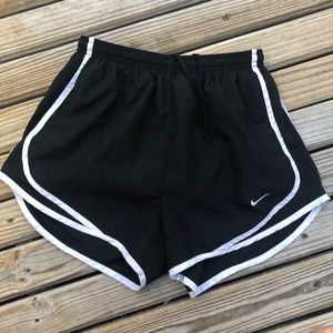 Nike Shorts Black/White